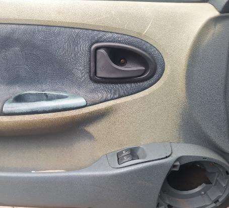 RENAULT-MEGANE-1999