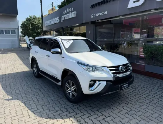 TOYOTA HILUX SW4 2.7 SR 4X2 16V FLEX 4P AUTOMÁTICO TOYOTA HILUX SW4 2.7 SR 4X2 16V FLEX 4P AUTOMÁTICO
