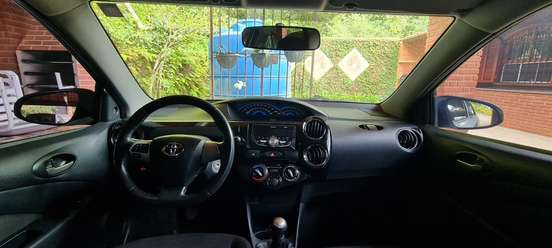 TOYOTA-ETIOS-1.5 XLS SEDAN 16V FLEX 4P MANUAL TOYOTA-ETIOS-2014