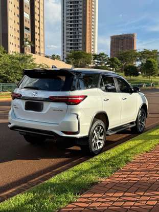 TOYOTA-HILUX SW4-2022