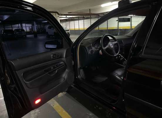 VOLKSWAGEN-GOLF-2006