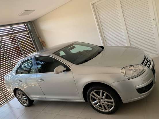 VOLKSWAGEN-JETTA-2010