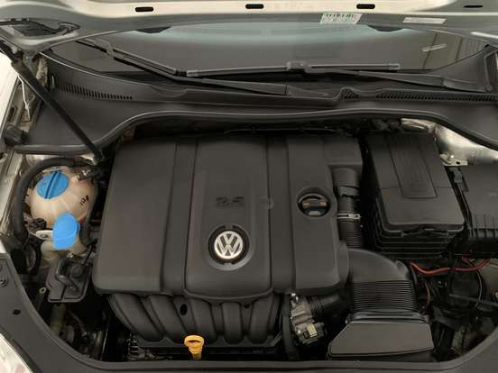 VOLKSWAGEN-JETTA-2010