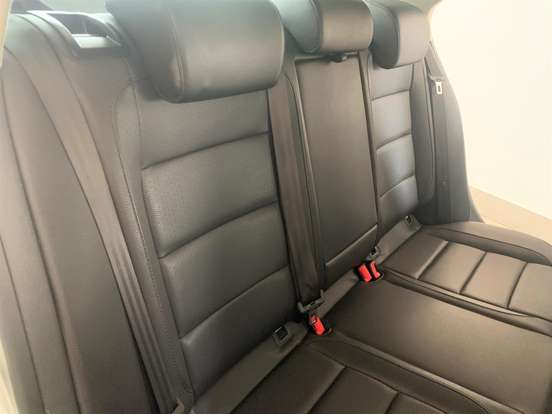 VOLKSWAGEN-JETTA-2010