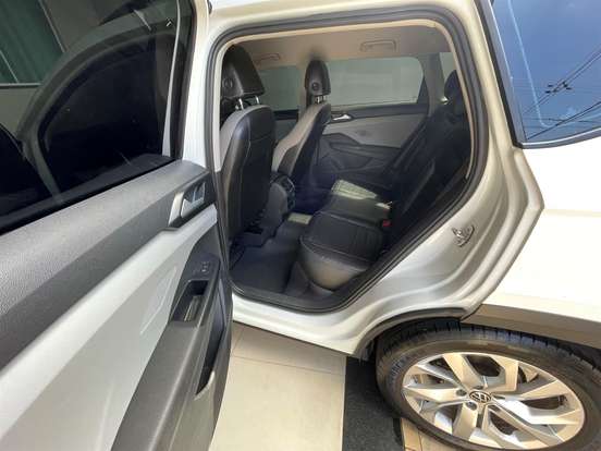 VOLKSWAGEN-TAOS-2021