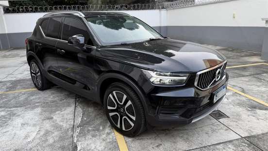 VOLVO-XC40-2020