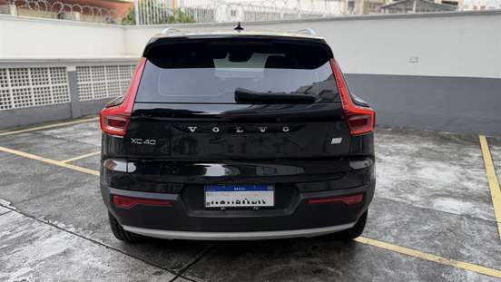 VOLVO-XC40-2020