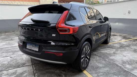 VOLVO-XC40-2020