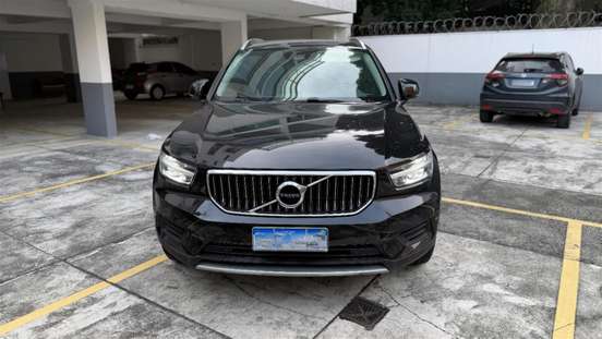 VOLVO-XC40-2020