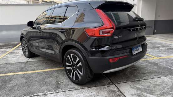 VOLVO-XC40-2020