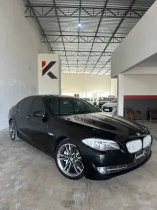 BMW 550i 4.4 SEDAN V8 32V GASOLINA 4P AUTOMÁTICO BMW 550i 4.4 SEDAN V8 32V GASOLINA 4P AUTOMÁTICO