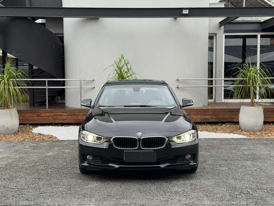 BMW-320i-2013