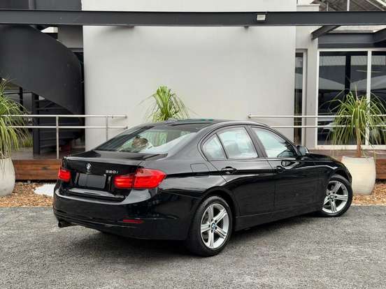 BMW-320i-2013