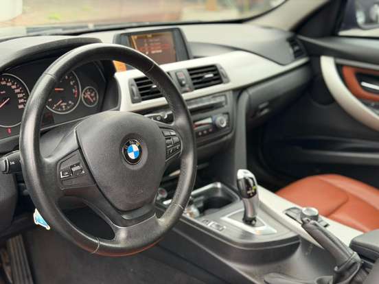 BMW-320i-2013