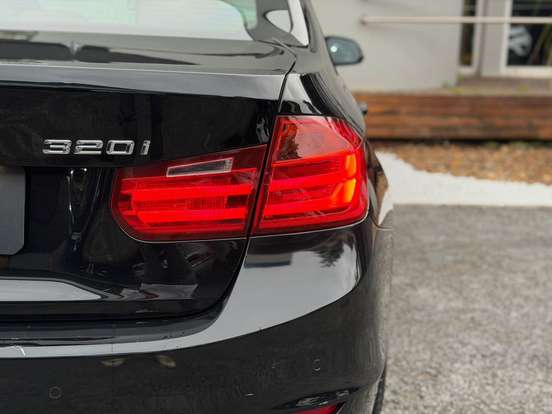BMW-320i-2013