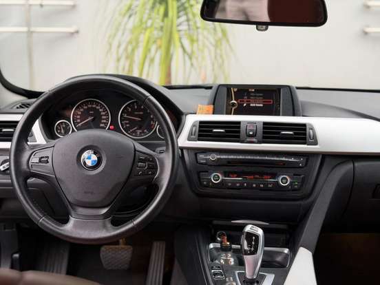 BMW-320i-2.0 SPORT 16V TURBO GASOLINA 4P AUTOMÁTICO BMW-320i-2013