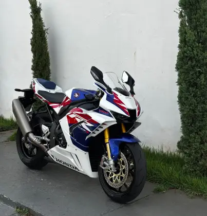 HONDA CBR 1000RR-R FIREBLADE SP HONDA CBR 1000RR-R FIREBLADE SP