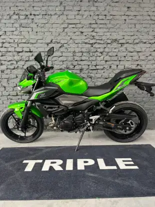 KAWASAKI-Z500-2025