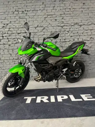 KAWASAKI-Z500-2025