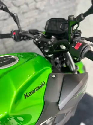 KAWASAKI-Z500-2025