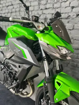 KAWASAKI-Z500-2025