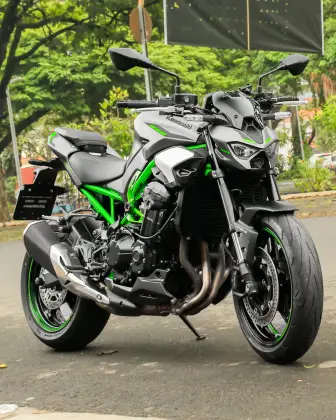 KAWASAKI Z900 