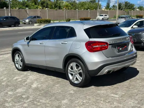 MERCEDES-BENZ-GLA 200-2017