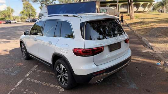 MERCEDES-BENZ-GLB 200-2021