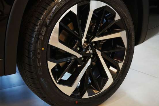 MITSUBISHI-OUTLANDER-2.4 PHEV HPE-S S-AWC DHT MITSUBISHI-OUTLANDER-2025