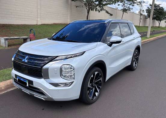 MITSUBISHI-OUTLANDER-2025