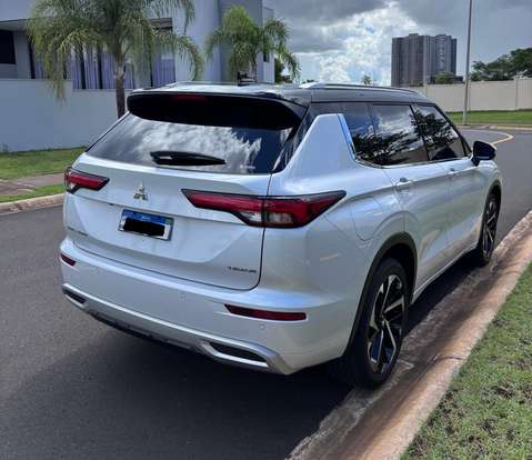 MITSUBISHI-OUTLANDER-2025