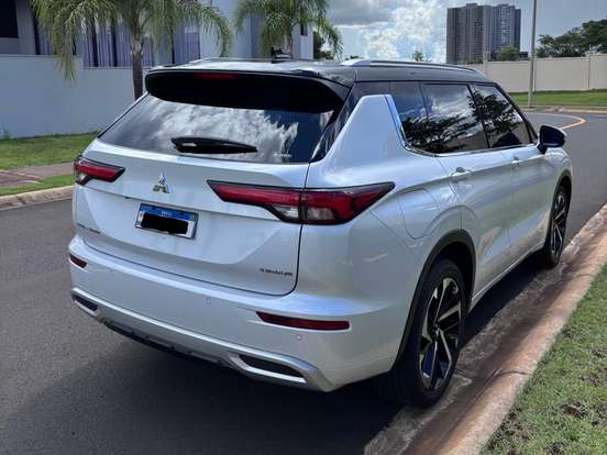 MITSUBISHI-OUTLANDER-2.4 PHEV SIGNATURE S-AWC DHT MITSUBISHI-OUTLANDER-2025