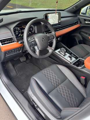 MITSUBISHI-OUTLANDER-2025