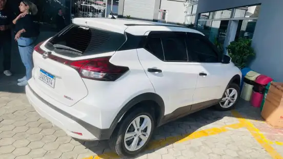 NISSAN-KICKS-2023