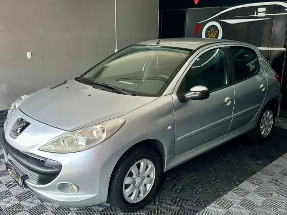 PEUGEOT 207 1.4 XR 8V FLEX 4P MANUAL PEUGEOT 207 1.4 XR 8V FLEX 4P MANUAL