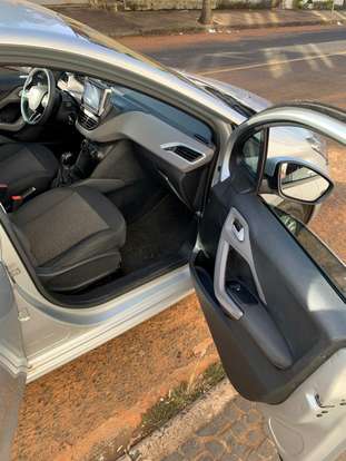 PEUGEOT-208-2019