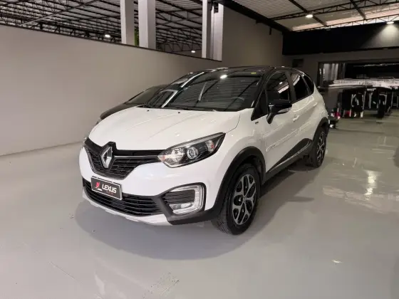 RENAULT CAPTUR 1.6 16V SCE FLEX BOSE X-TRONIC RENAULT CAPTUR 1.6 16V SCE FLEX BOSE X-TRONIC