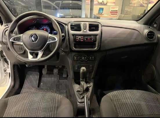 RENAULT-LOGAN-2021
