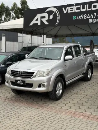 TOYOTA HILUX 2.7 SR 4X2 CD 16V FLEX 4P AUTOMÁTICO TOYOTA HILUX 2.7 SR 4X2 CD 16V FLEX 4P AUTOMÁTICO