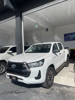TOYOTA HILUX 2.8 D-4D TURBO DIESEL CD POWER PACK 4X4 MANUAL TOYOTA HILUX 2.8 D-4D TURBO DIESEL CD POWER PACK 4X4 MANUAL