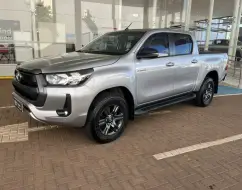 TOYOTA HILUX 2.8 D-4D TURBO DIESEL CD SR 4X4 AUTOMÁTICO TOYOTA HILUX 2.8 D-4D TURBO DIESEL CD SR 4X4 AUTOMÁTICO