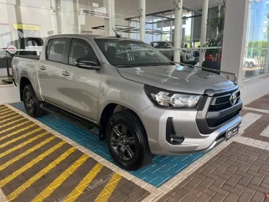 TOYOTA-HILUX-2.8 D-4D TURBO DIESEL CD SR 4X4 AUTOMÁTICO TOYOTA-HILUX-2022