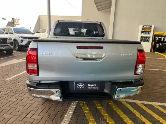TOYOTA-HILUX-2022