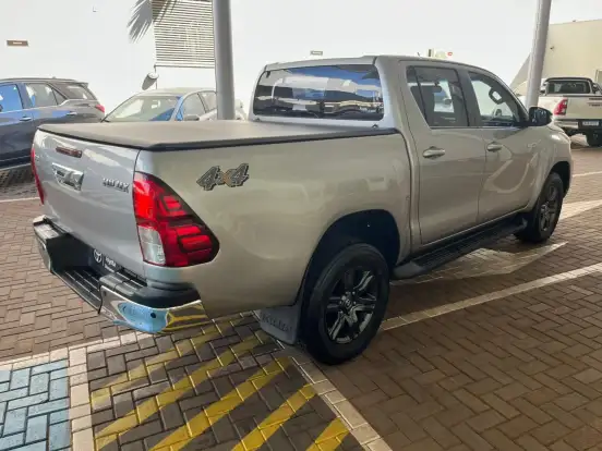 TOYOTA-HILUX-2022