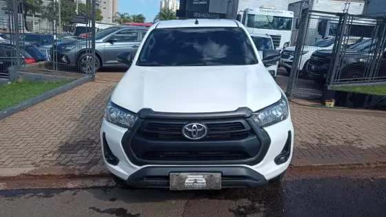 TOYOTA HILUX 2.8 D-4D TURBO DIESEL CD SR 4X4 AUTOMÁTICO TOYOTA HILUX 2.8 D-4D TURBO DIESEL CD SR 4X4 AUTOMÁTICO