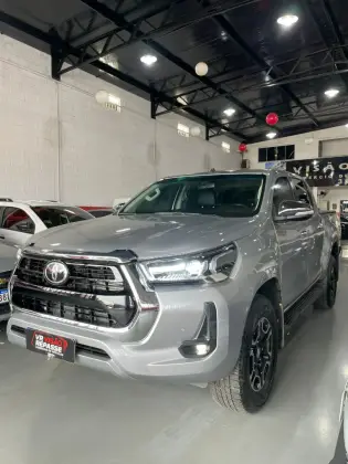 TOYOTA HILUX 2.8 D-4D TURBO DIESEL CD SR 4X4 AUTOMÁTICO