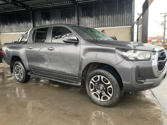 TOYOTA HILUX 2.8 D-4D TURBO DIESEL CD SRV 4X4 AUTOMÁTICO TOYOTA HILUX 2.8 D-4D TURBO DIESEL CD SRV 4X4 AUTOMÁTICO