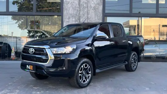 TOYOTA HILUX 2.8 D-4D TURBO DIESEL CD SRV 4X4 AUTOMÁTICO TOYOTA HILUX 2.8 D-4D TURBO DIESEL CD SRV 4X4 AUTOMÁTICO