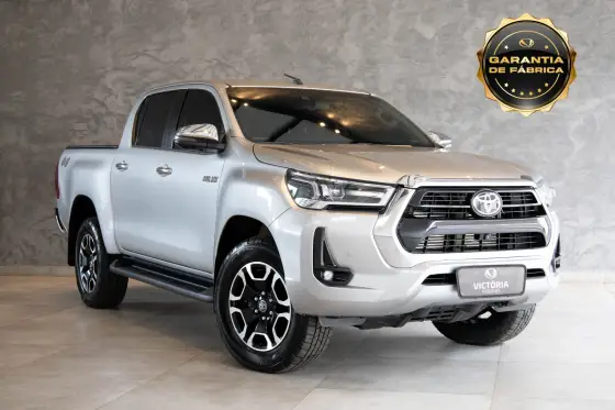 TOYOTA HILUX 2.8 D-4D TURBO DIESEL CD SRX 4X4 AUTOMÁTICO TOYOTA HILUX 2.8 D-4D TURBO DIESEL CD SRX 4X4 AUTOMÁTICO
