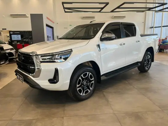 TOYOTA HILUX 2.8 D-4D TURBO DIESEL CD SRX LIMITED 4X4 AUTOMÁTICO TOYOTA HILUX 2.8 D-4D TURBO DIESEL CD SRX LIMITED 4X4 AUTOMÁTICO
